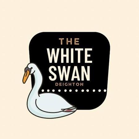 Отель The White Swan Deighton Йорк Экстерьер фото